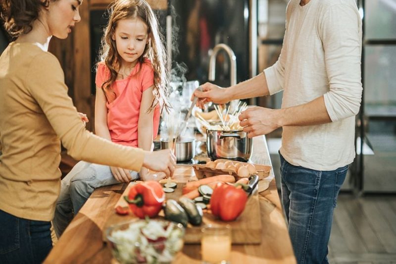 How to Host the Perfect Dinner Party Without Stress